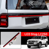 Bisel LED stop para puerta trasera Toyota Prado LC250 2025-2026 instalado - Importoyota Colombia