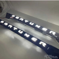 Bisel LED para puerta trasera Toyota Fortuner 2012 / 2017