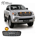 Persiana LED TRD Toyota Hilux Vigo 2007-2012 - instalada con letras TOYOTA y 3 LED ámbar - Importoyota