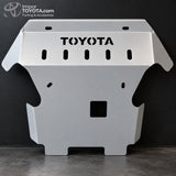 Protector de cárter pechera Toyota acabado plateado - vista frontal - Importoyota Colombia