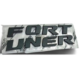 Emblema Alto Relieve Sobre Capot Toyota Fortuner