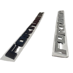 Emblema Alto Relieve Sobre Capot Toyota Fortuner