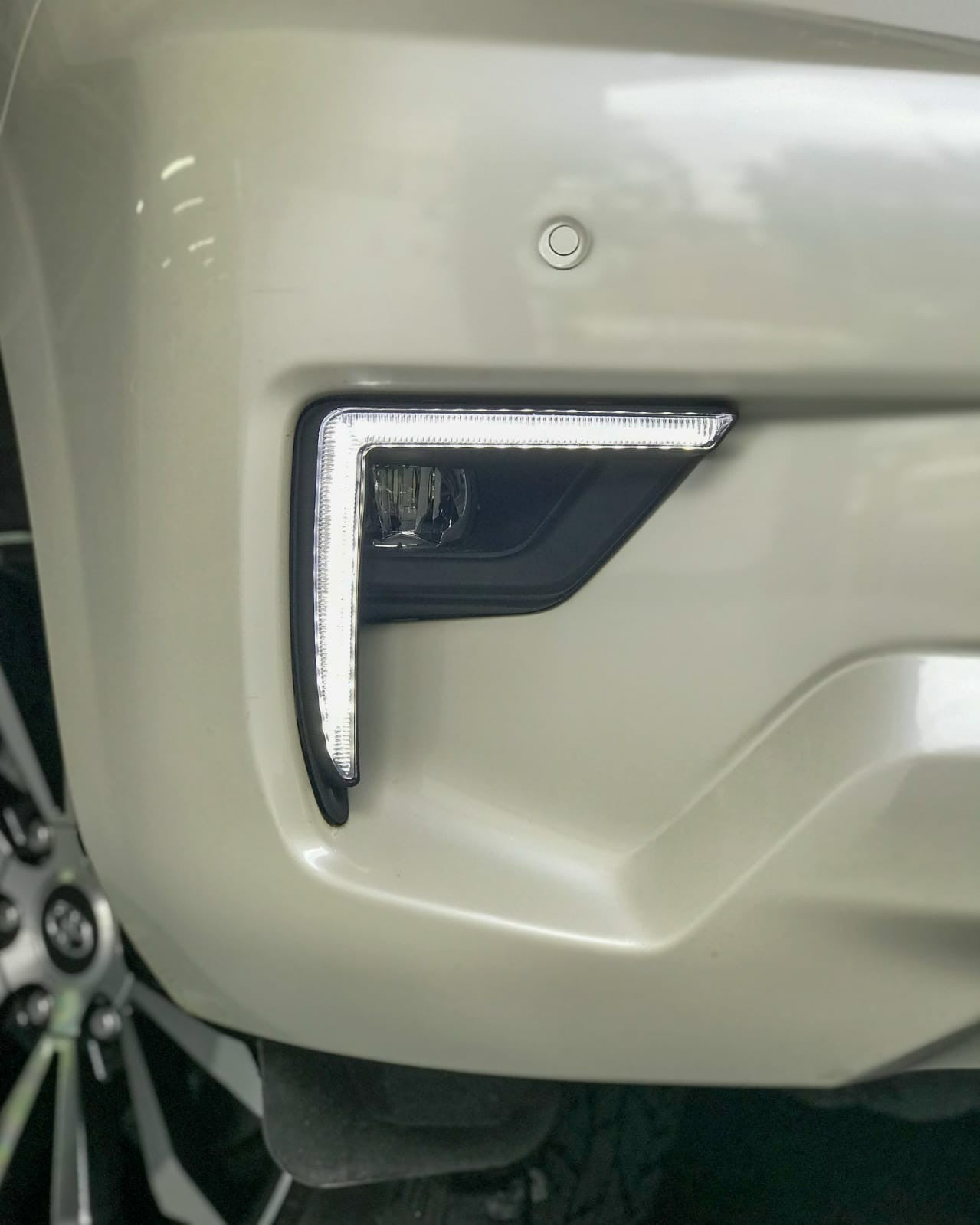 LED DRL PARA BOMPER DELANTERO TOYOTA PRADO LC150 2018 - 2024 - vista 2 - Importoyota Colombia