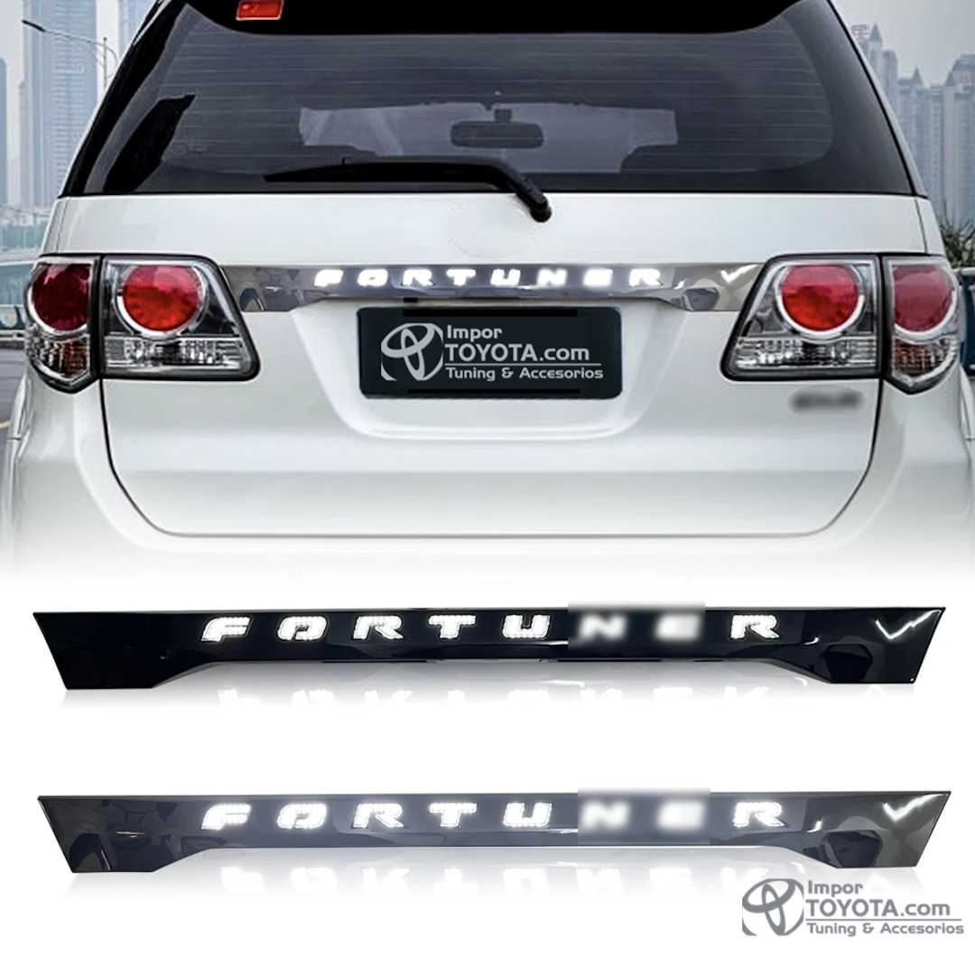 Bisel LED para puerta trasera Toyota Fortuner 2012 / 2017