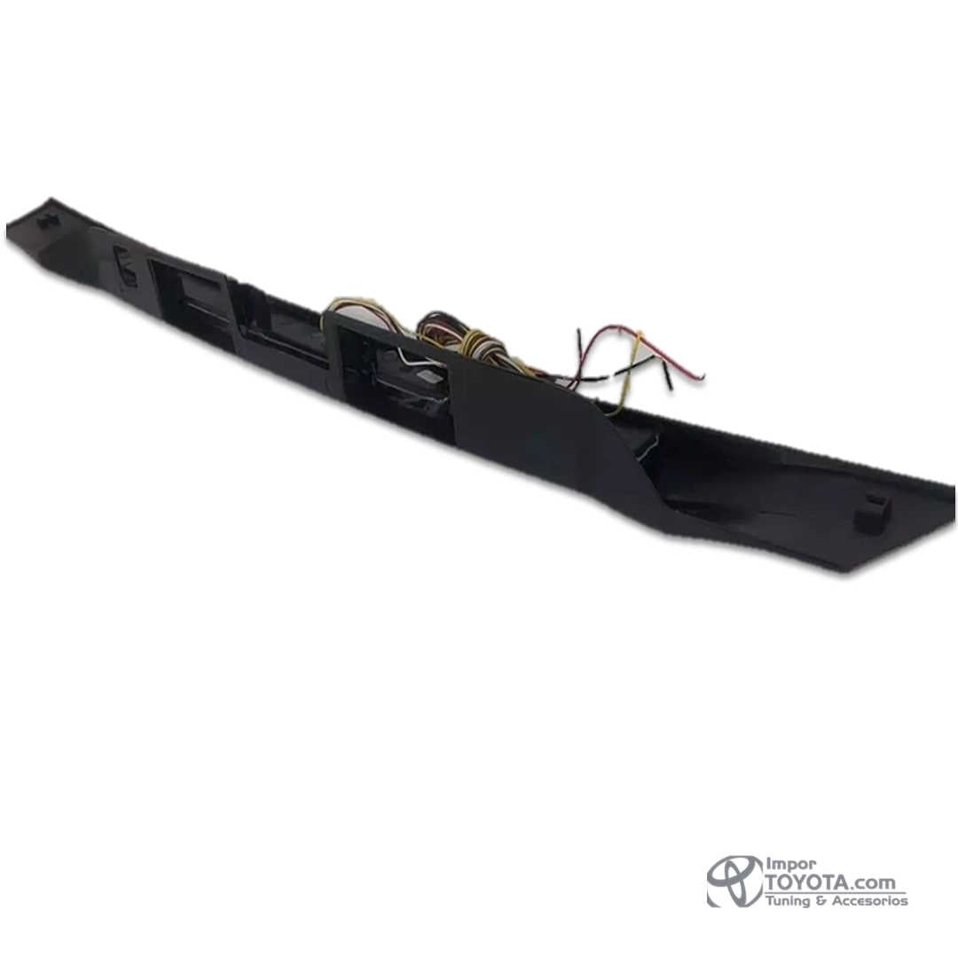 Bisel LED para puerta trasera Toyota Fortuner 2012 / 2017