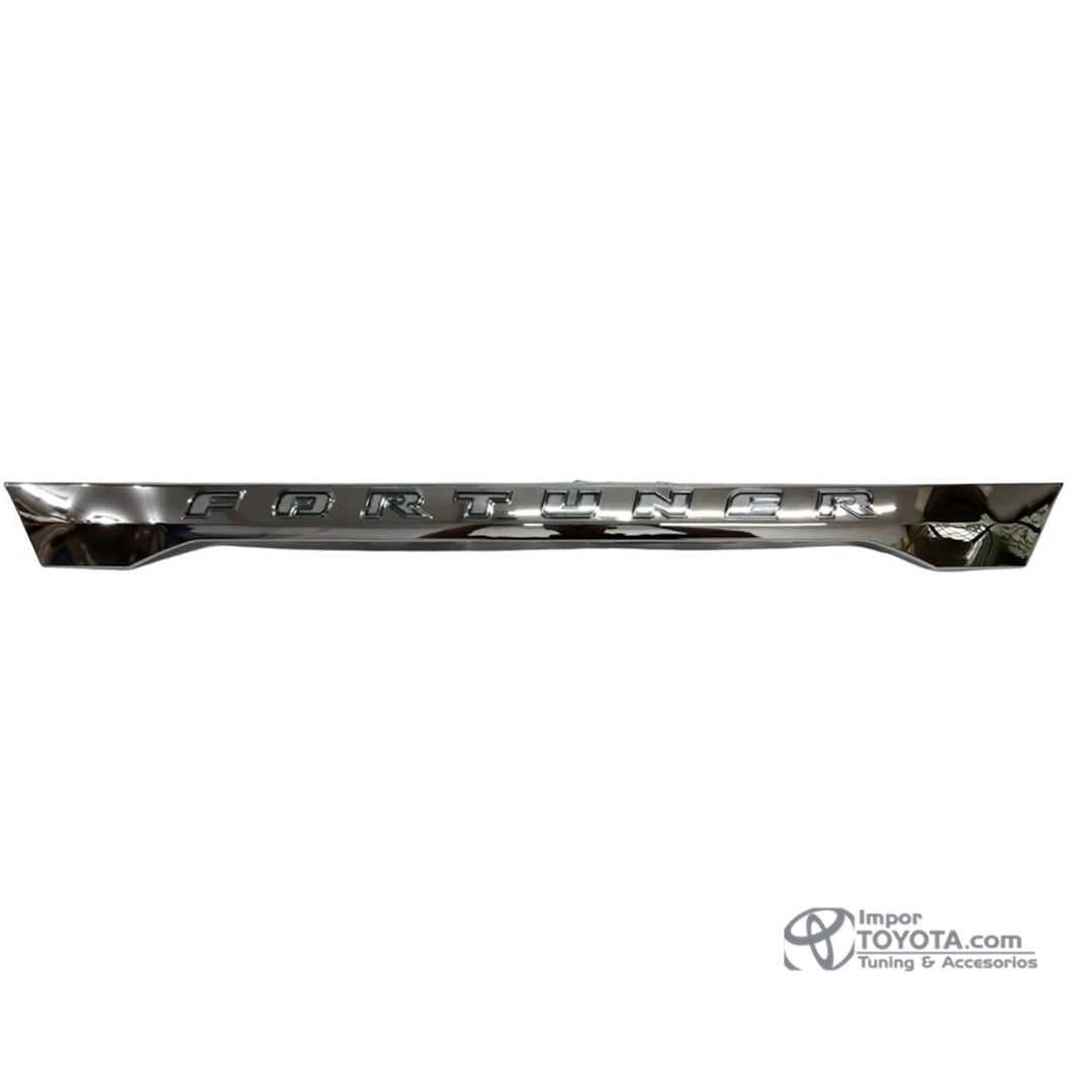 Bisel LED para puerta trasera Toyota Fortuner 2012 / 2017