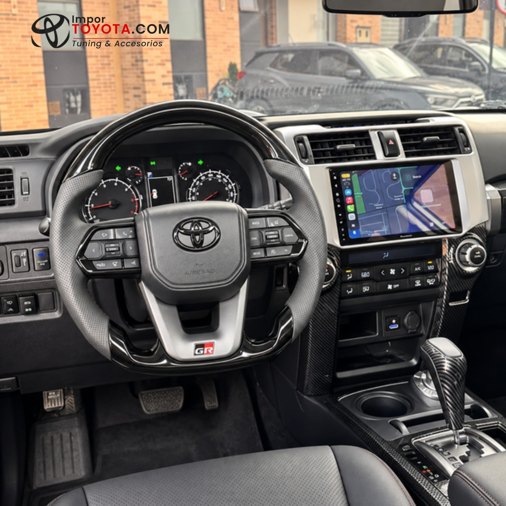 Kit Upgrade Interior instalado en Toyota 4Runner - timón GR y radio Android en el tablero - Importoyota Colombia