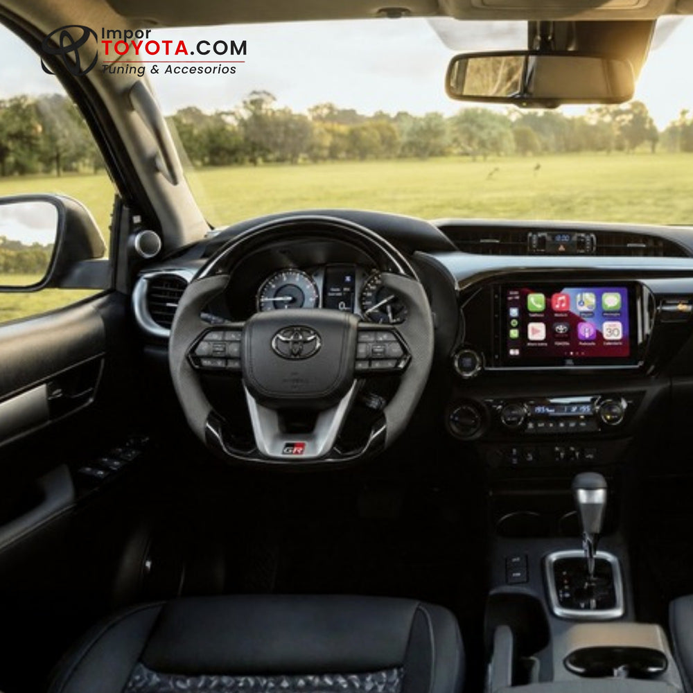 Kit Upgrade Interior instalado en Toyota Hilux - timón GR y radio Android en el tablero - Importoyota Colombia