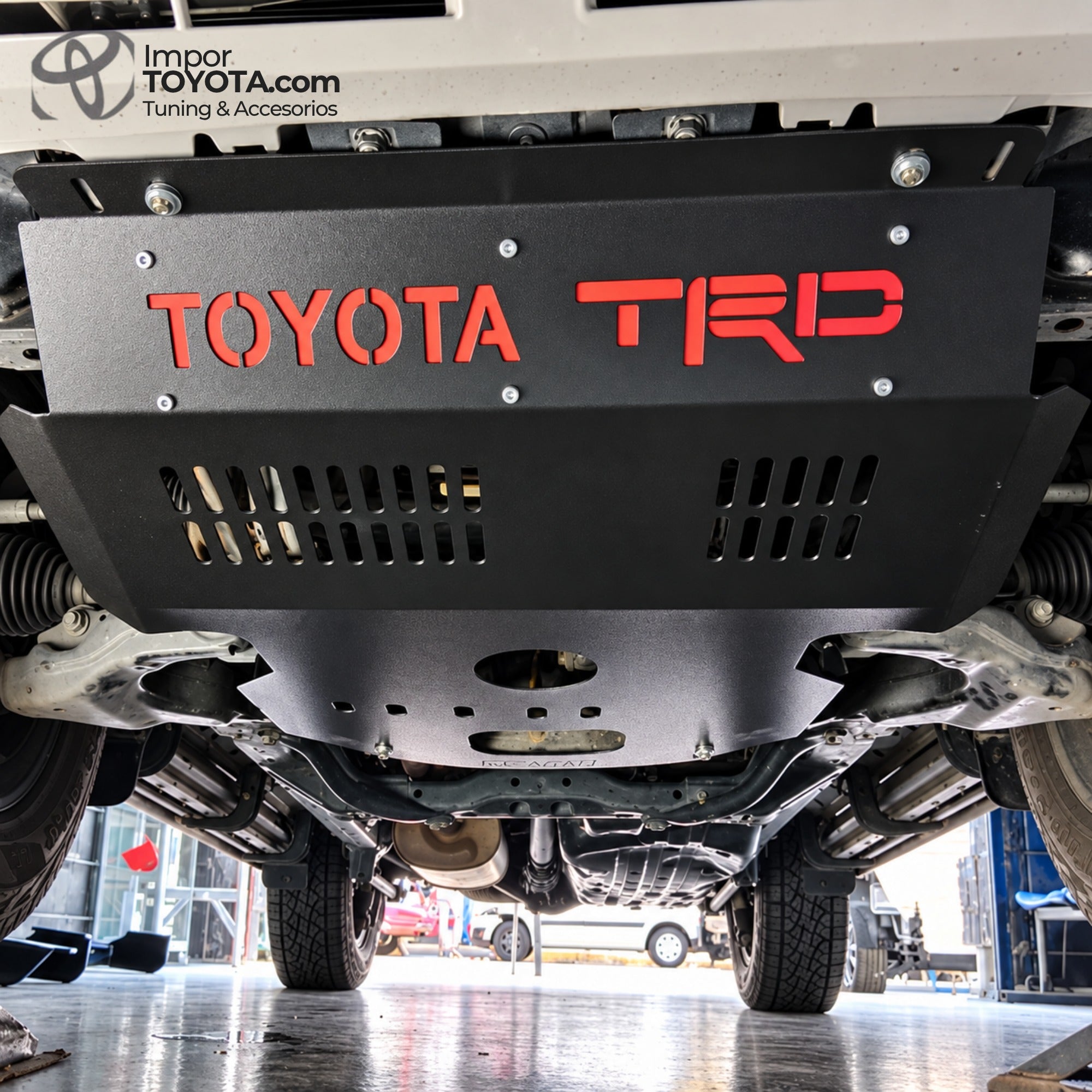 Protector de cárter pechera Toyota TRD instalado - vista inferior - Importoyota Colombia