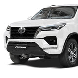 Frente Fortuner 2024 instalado: bomper, persiana cromada y farolas LED - transformación Importoyota