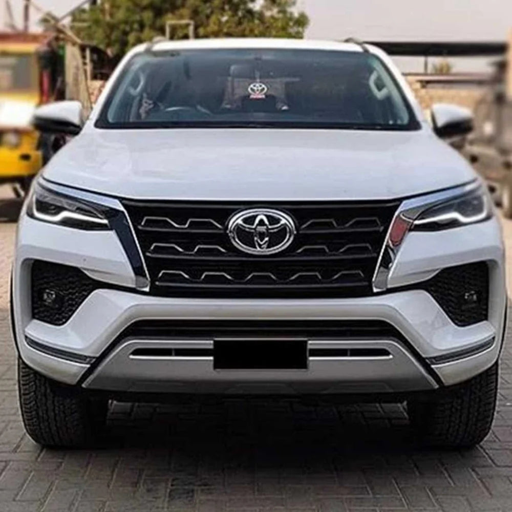 Fortuner con cambio de frente a 2024, vista frontal instalada - Importoyota Colombia