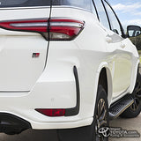 Detalle trasero Fortuner GR Sport 2024 con emblema GR, stop y bomper - transformación Importoyota