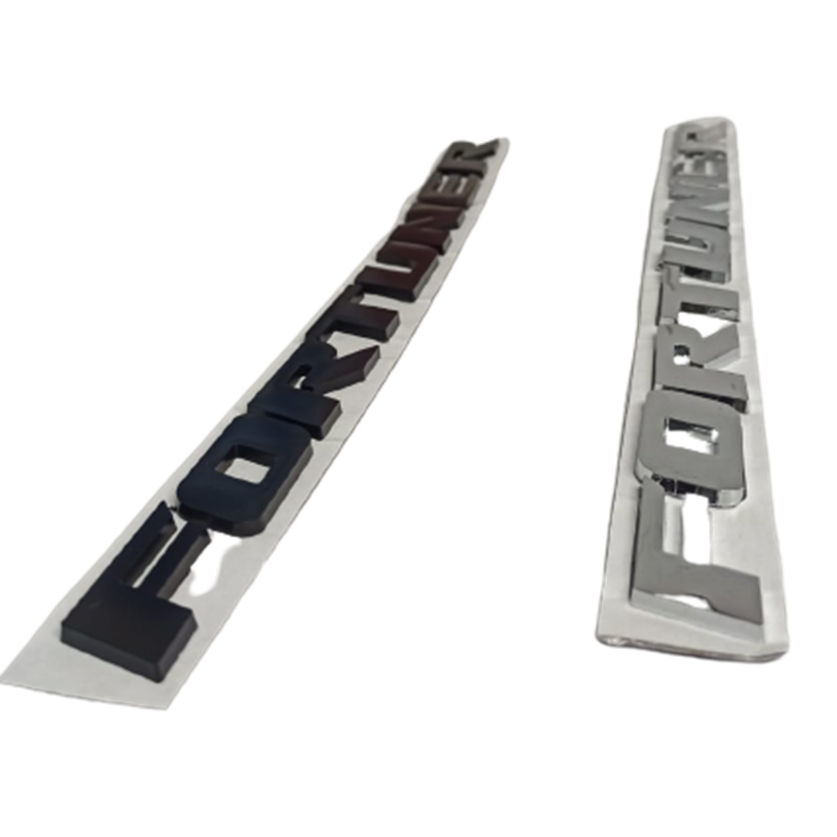 Emblema Alto Relieve Sobre Capot Toyota Fortuner